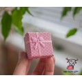Подарочная коробочка картонная "Розовая горошек". Размер 4*4 см